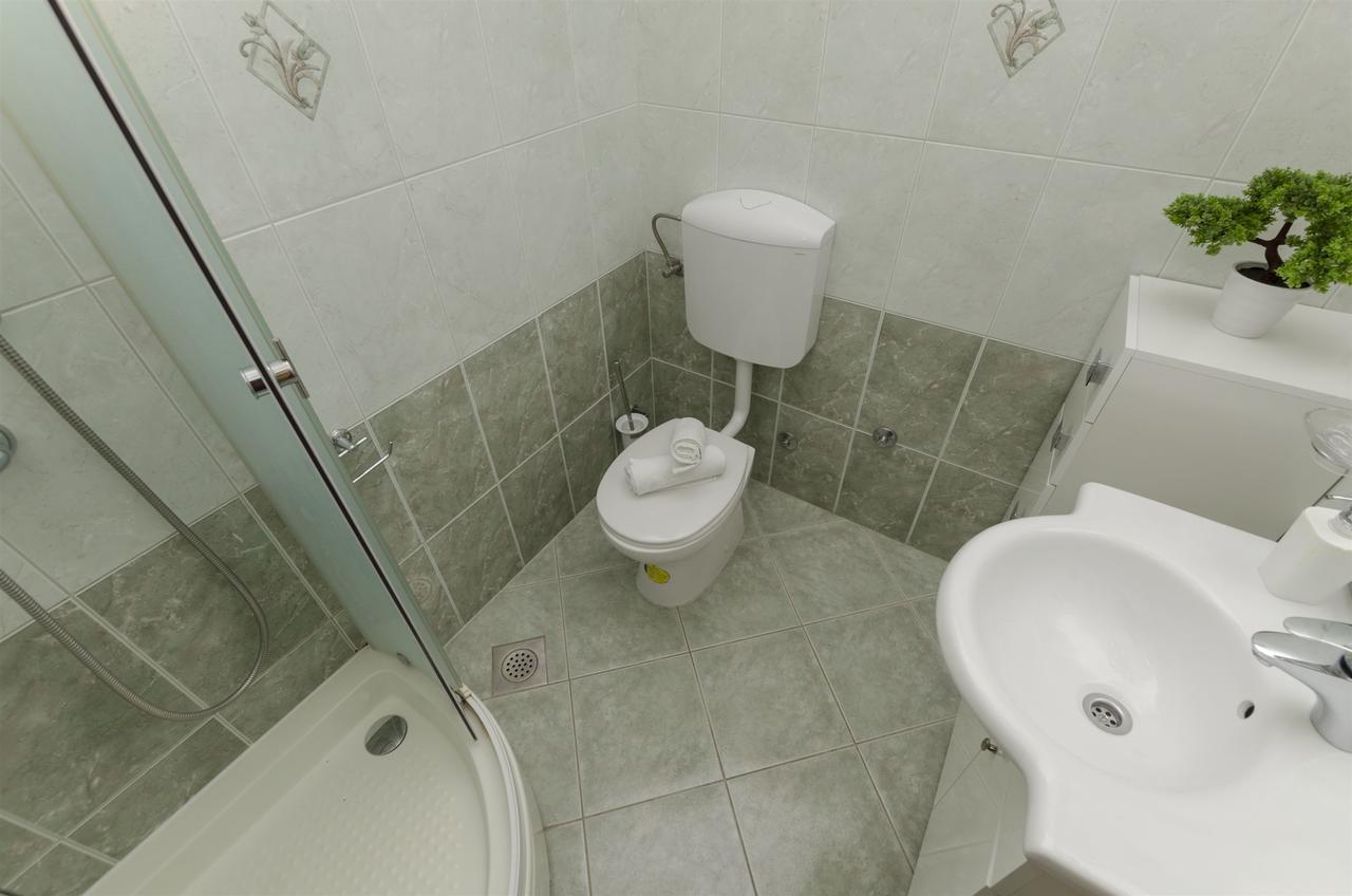 Apartments Srecko Дуче Екстер'єр фото
